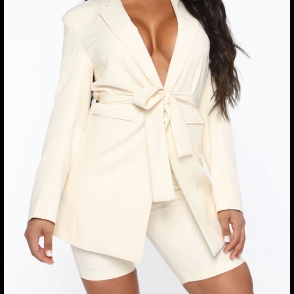 Fashion Nova BRAND NEW Cream Blazer & Shorts Set